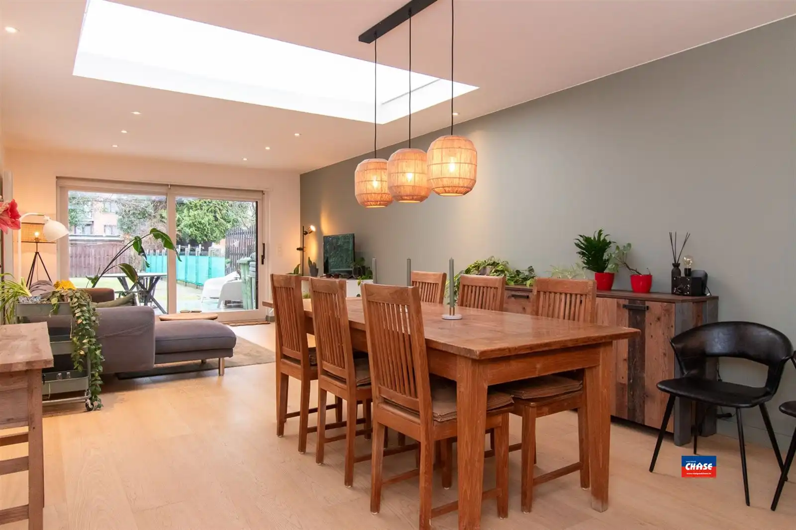 Gerenoveerde gezinswoning foto {{pictureIndex}}