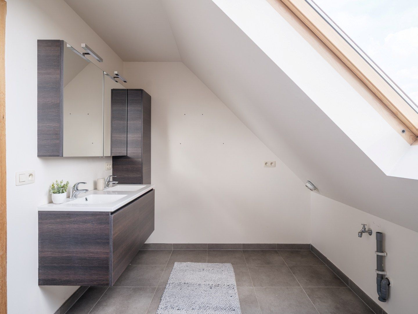 Licht en ruim appartement met terras in hartje Astene foto 10