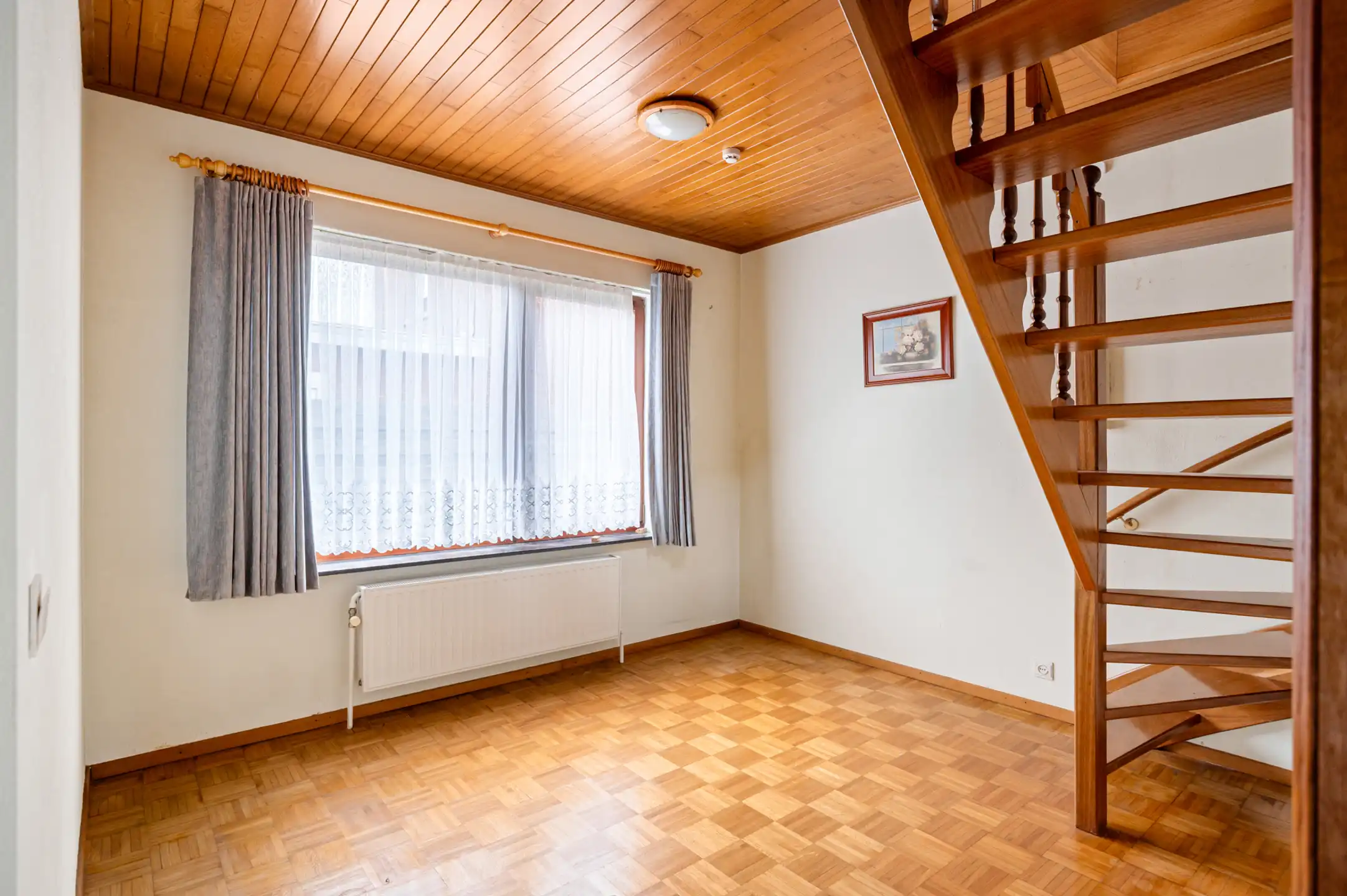 Charmante woning met grote tuin foto 17