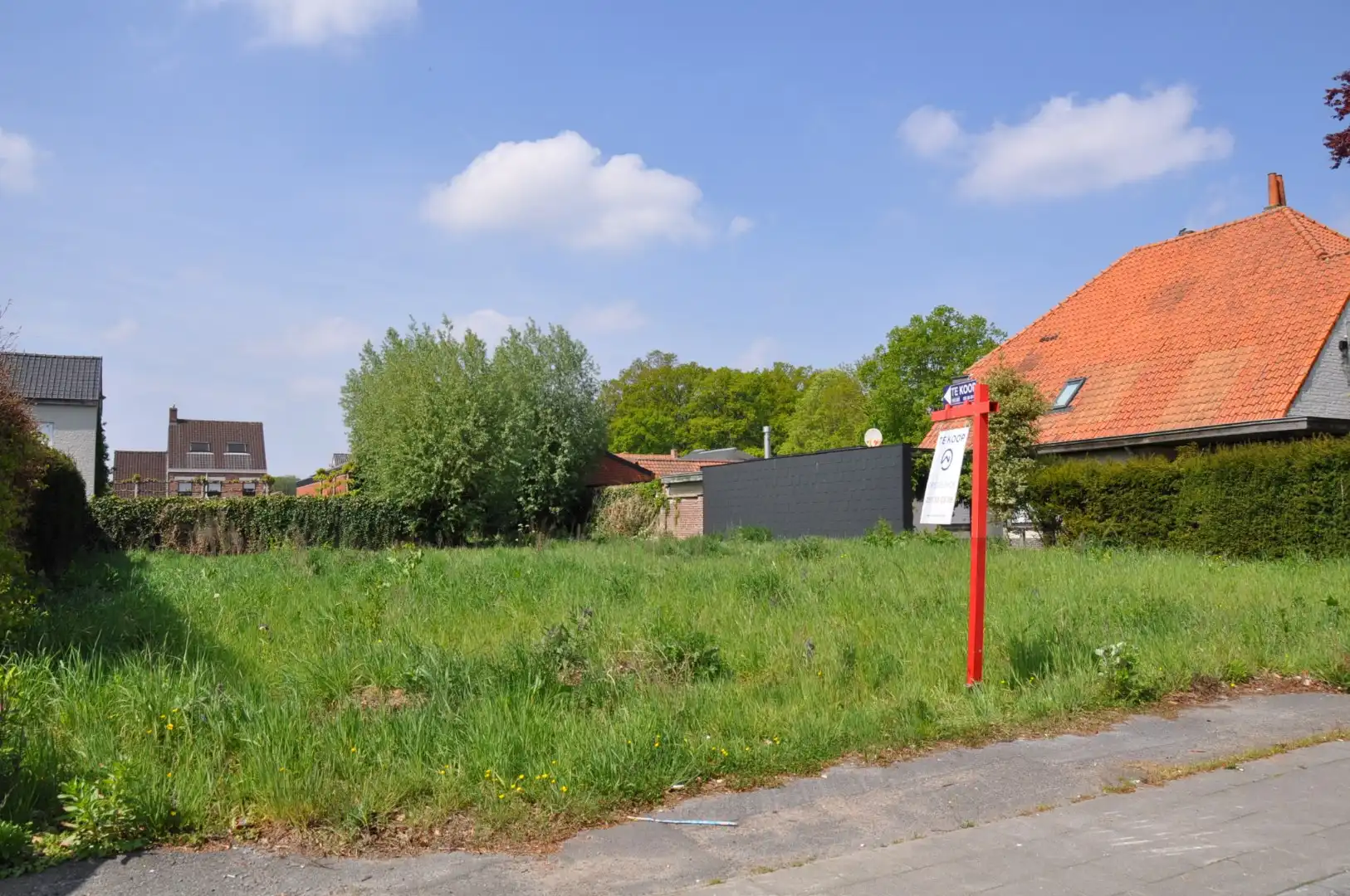 Perceel bouwgrond van 700 m² te koop langs de Bruggesteenweg te Meulebeke - Commerciële ligging. foto 3