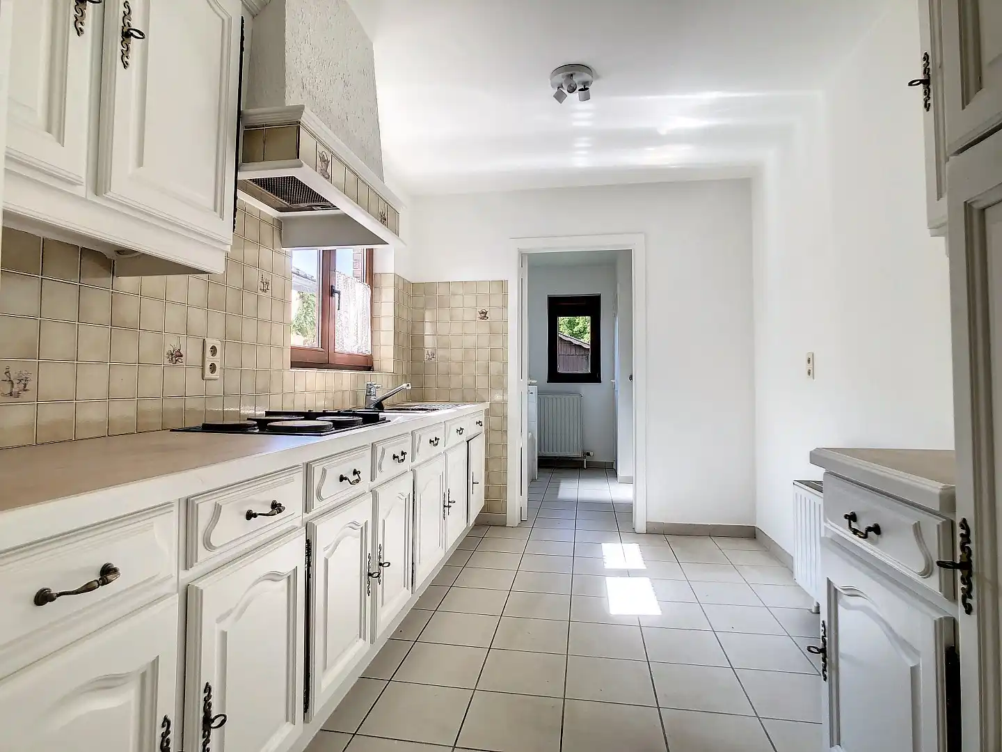 Centraal gelegen woning met twee ruime slaapkamers, zonnige tuin en droge kelder - EPC 252 kWh/m² - bewoonbare oppervlakte van 143 m² foto 6