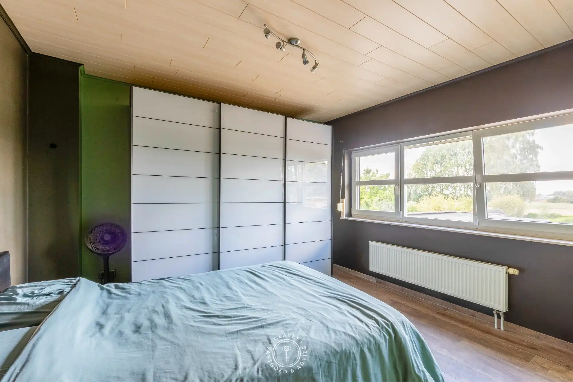 Vernieuwde halfopen bebouwing met 3 slaapkamers en prachtige tuin foto 17