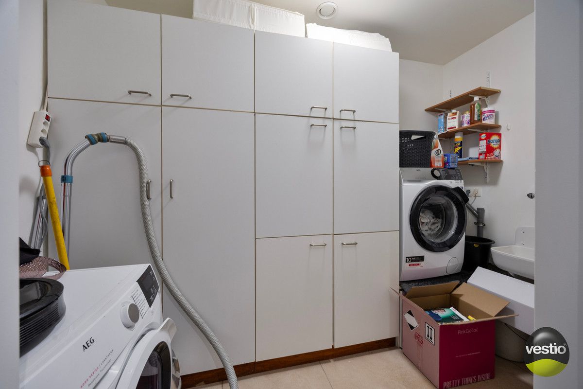 OPBRENGSTEIGENDOM VAN VERHUURD GELIJKVLOERS APPARTMENT MET 1 SLP NABIJ CENTRUM HOESELT. foto 13