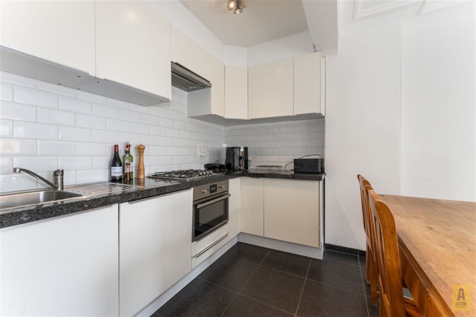 Instapklaar zonnig appartement in centrum en vlak aan de dijk! foto 10