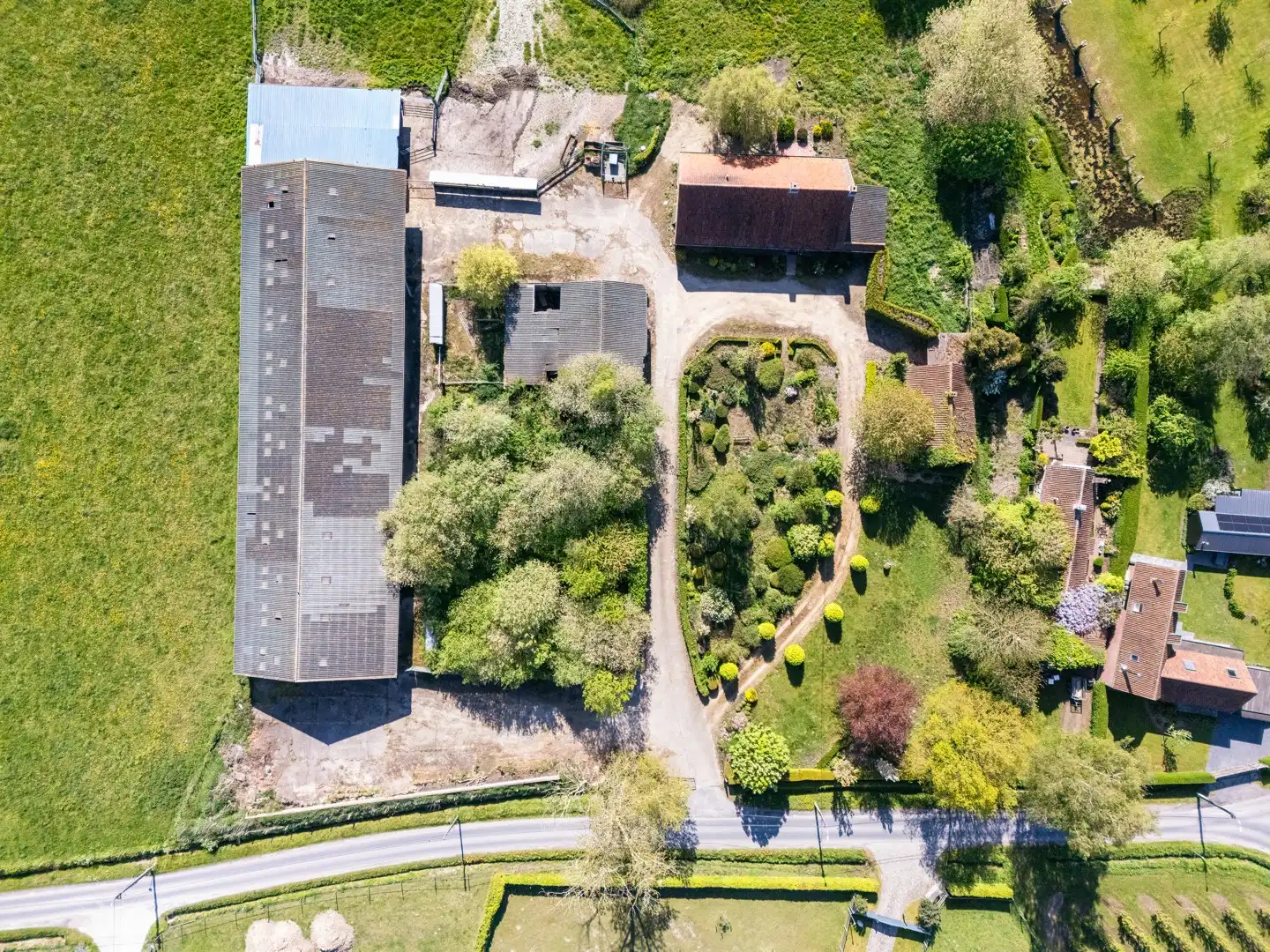 Authentieke hofstede op ca. 5,5 hectare – een oase van rust, groen en ruimte foto 8