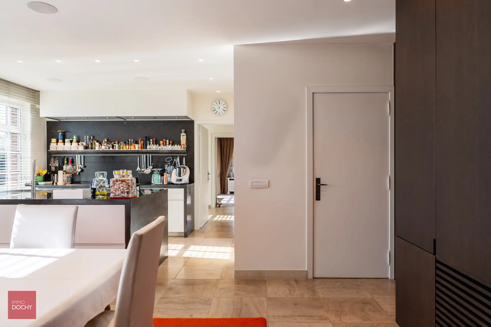 Zeer goed onderhouden ruime villa op 5.328m² foto 8