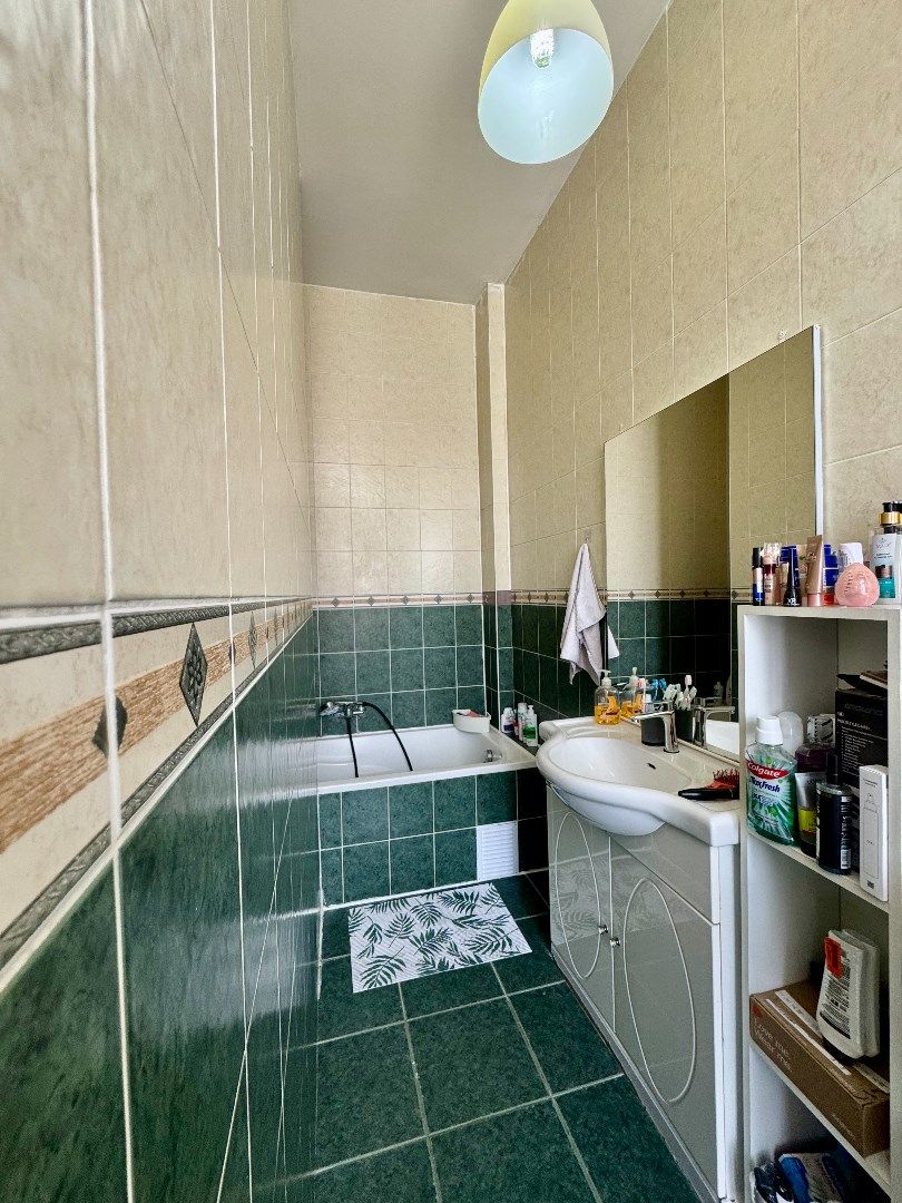 Licht en ruim 2-slaapkamerappartement te koop in Laken foto 24