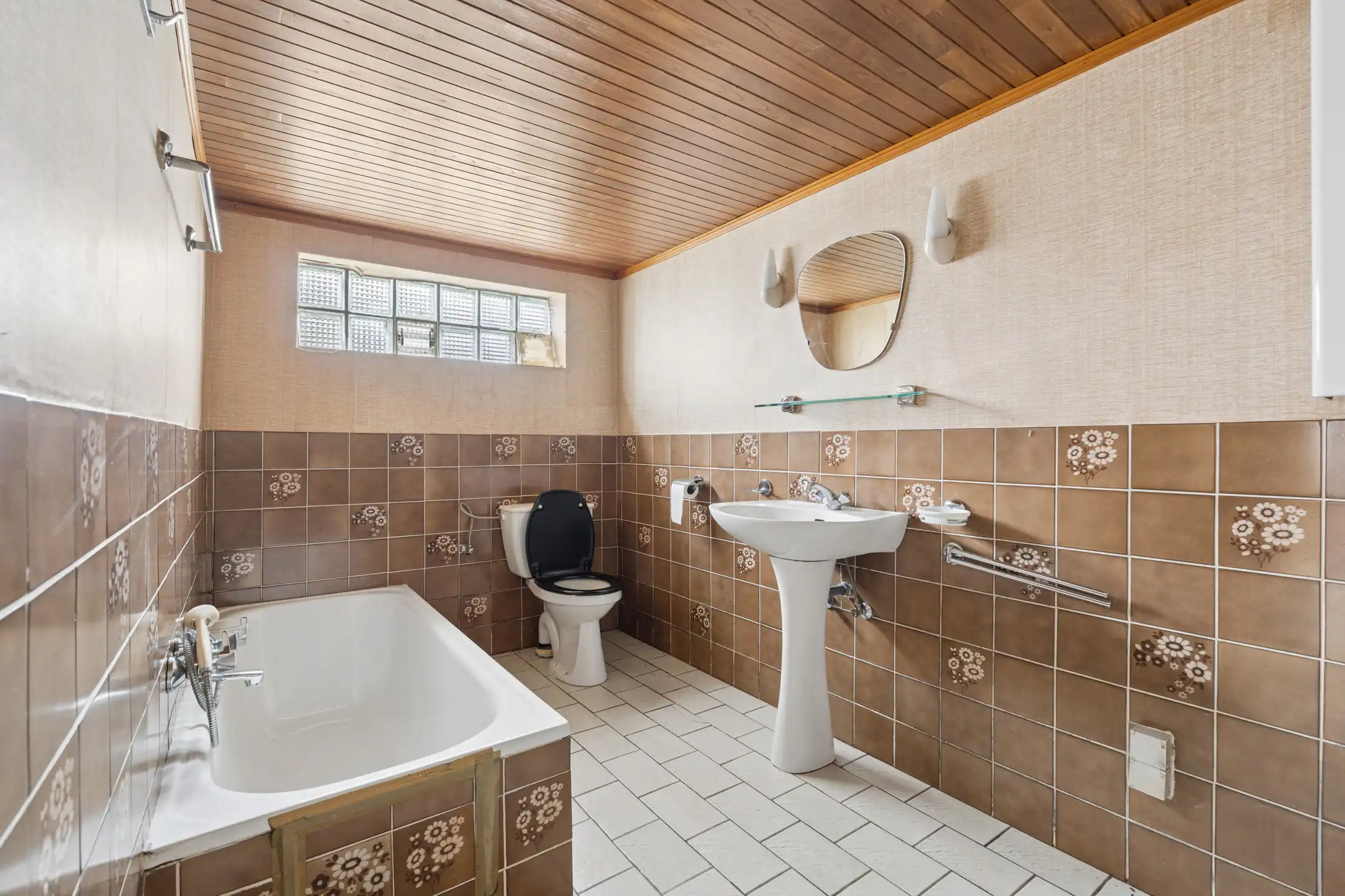  Te renoveren 3-gevelwoning in rustige doodlopende straat  foto 9