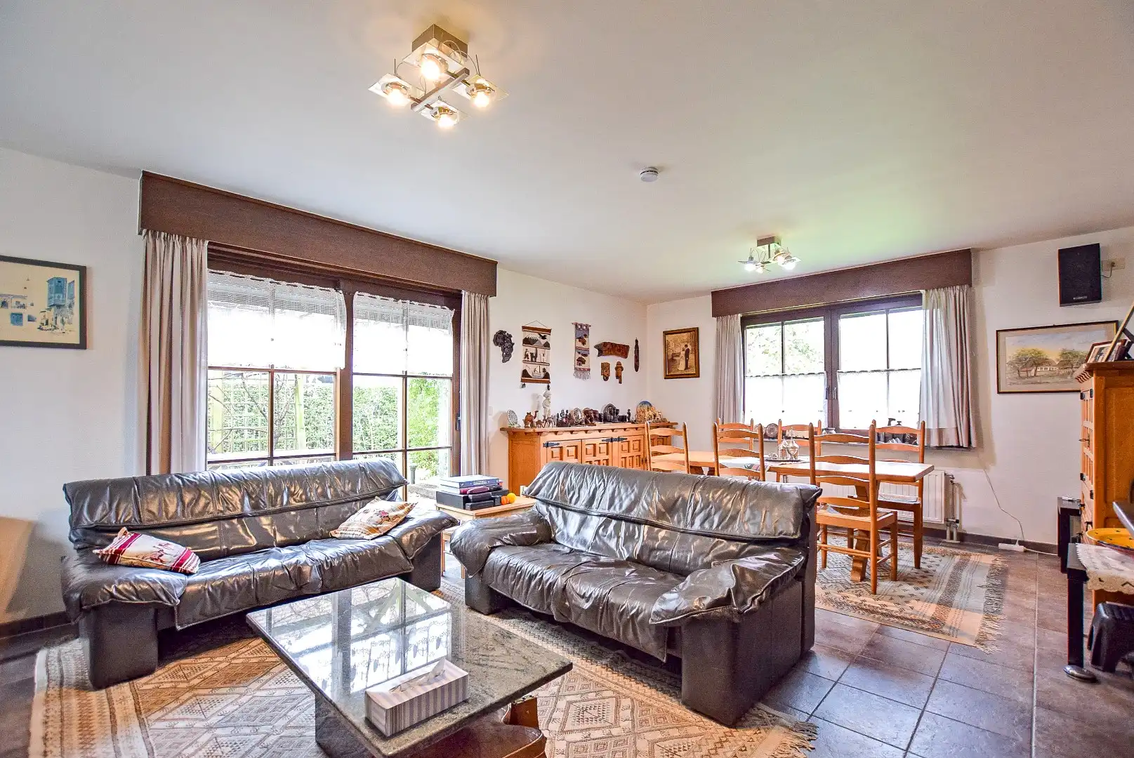 Praktische alleenstaande woning op 1198m² te centrum Veurne! foto 4