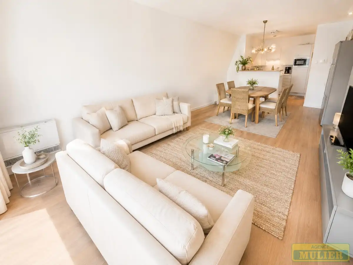 RUIM MODERN APPARTEMENT IN HARTJE DE PANNE TE KOOP foto {{pictureIndex}}