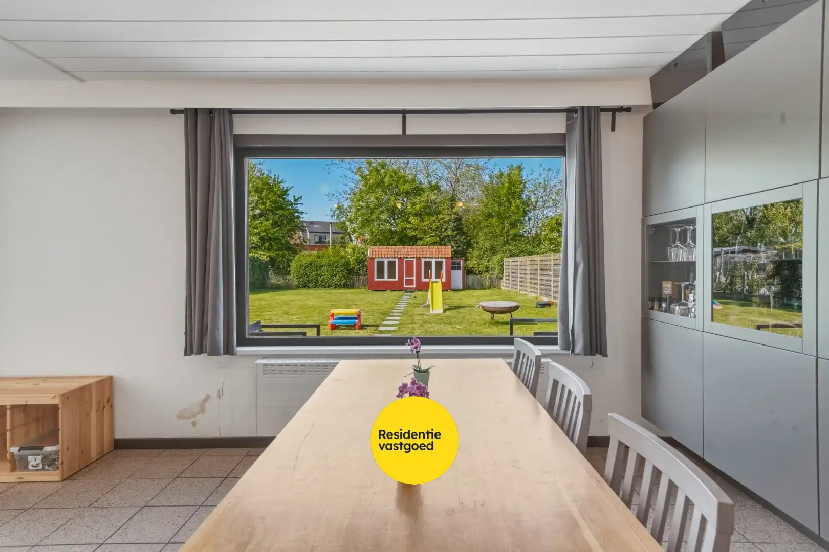 Instapklare ruime bungalow met zongerichte tuin in hartje Oudenburg! foto 6