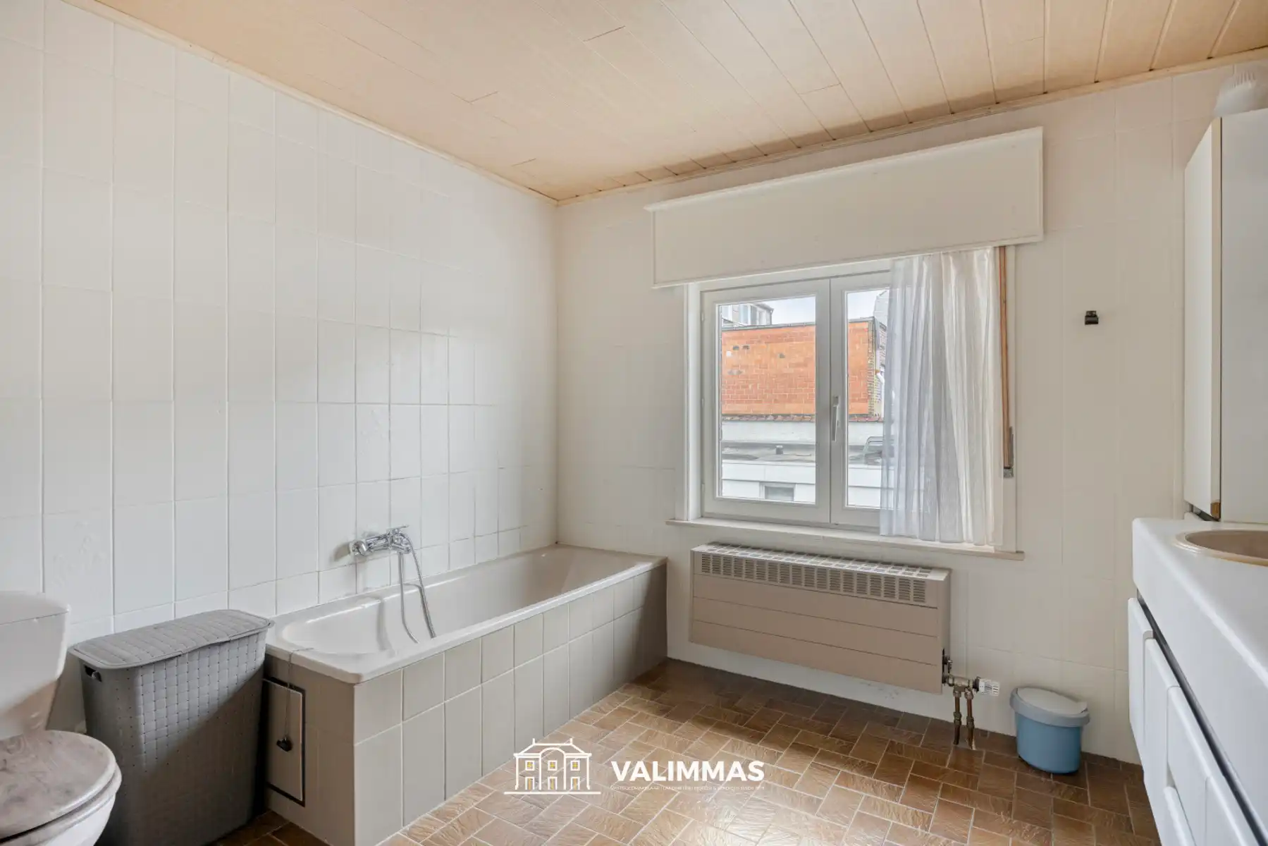 Verzorgde, mooi gelegen driegevelwoning met garage & tuintje foto 16