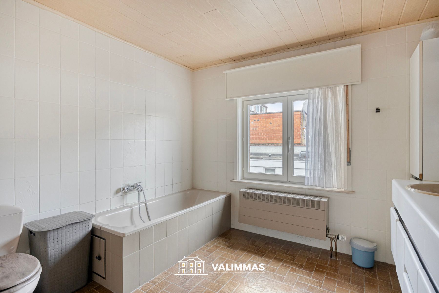 Verzorgde, mooi gelegen driegevelwoning met garage & tuintje foto 16