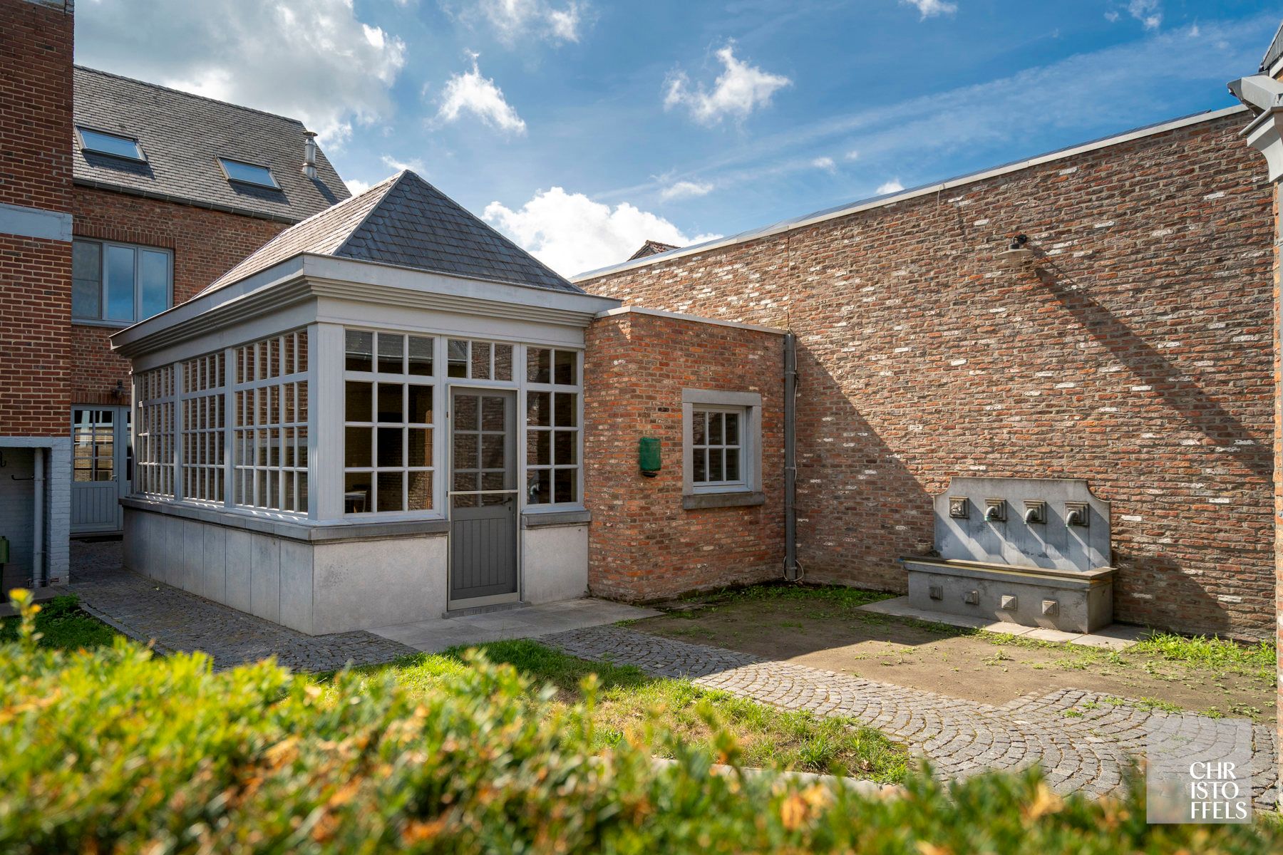 Karaktervol herenhuis (230m²) met stadstuin en centrale ligging in Hoeselt foto 8