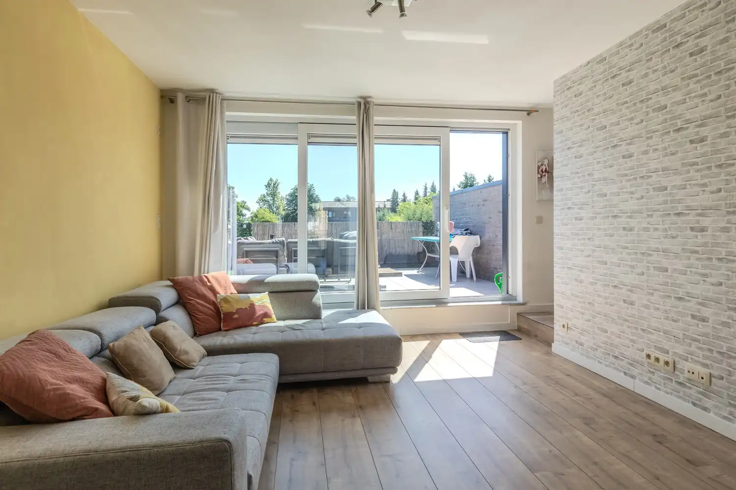 Energiezuinig duplex-appartement met twee slaapkamers, terras en autostaanplaats nabij Maastricht foto 11