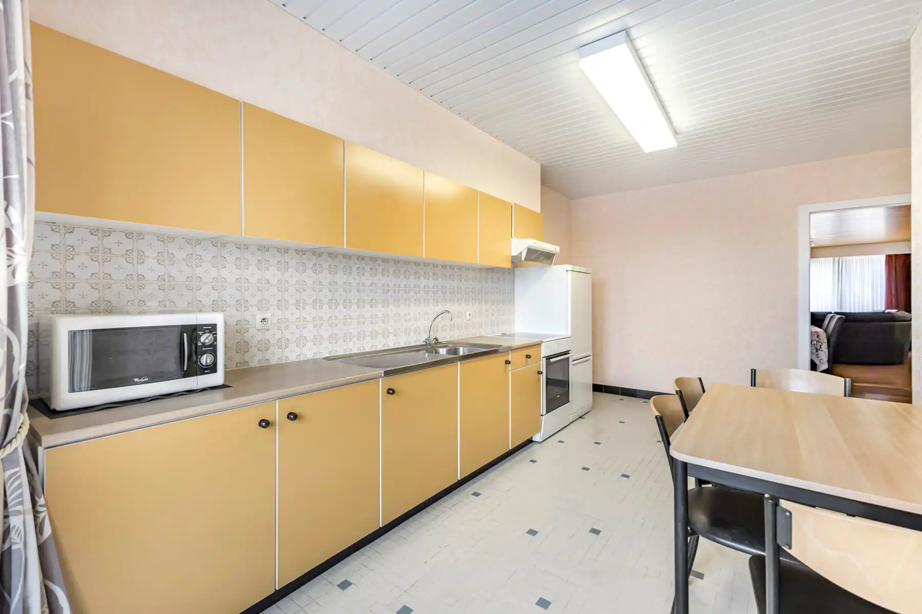 Goed gelegen appartement met 2 slaapkamers en bureau foto 9
