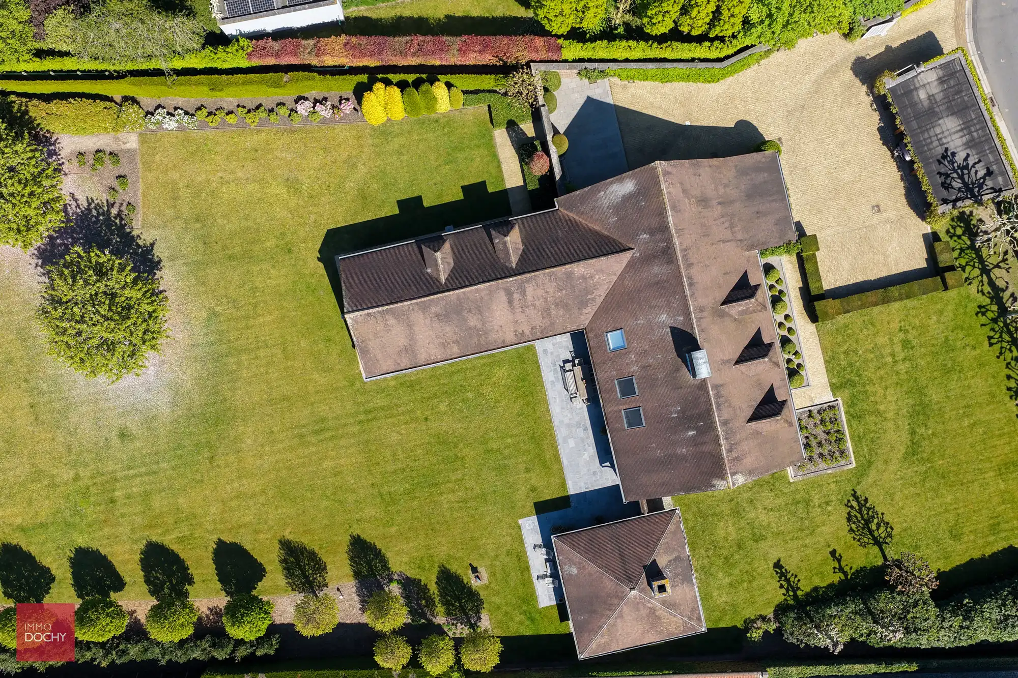 Zeer goed onderhouden ruime villa op 5.328m² foto 2
