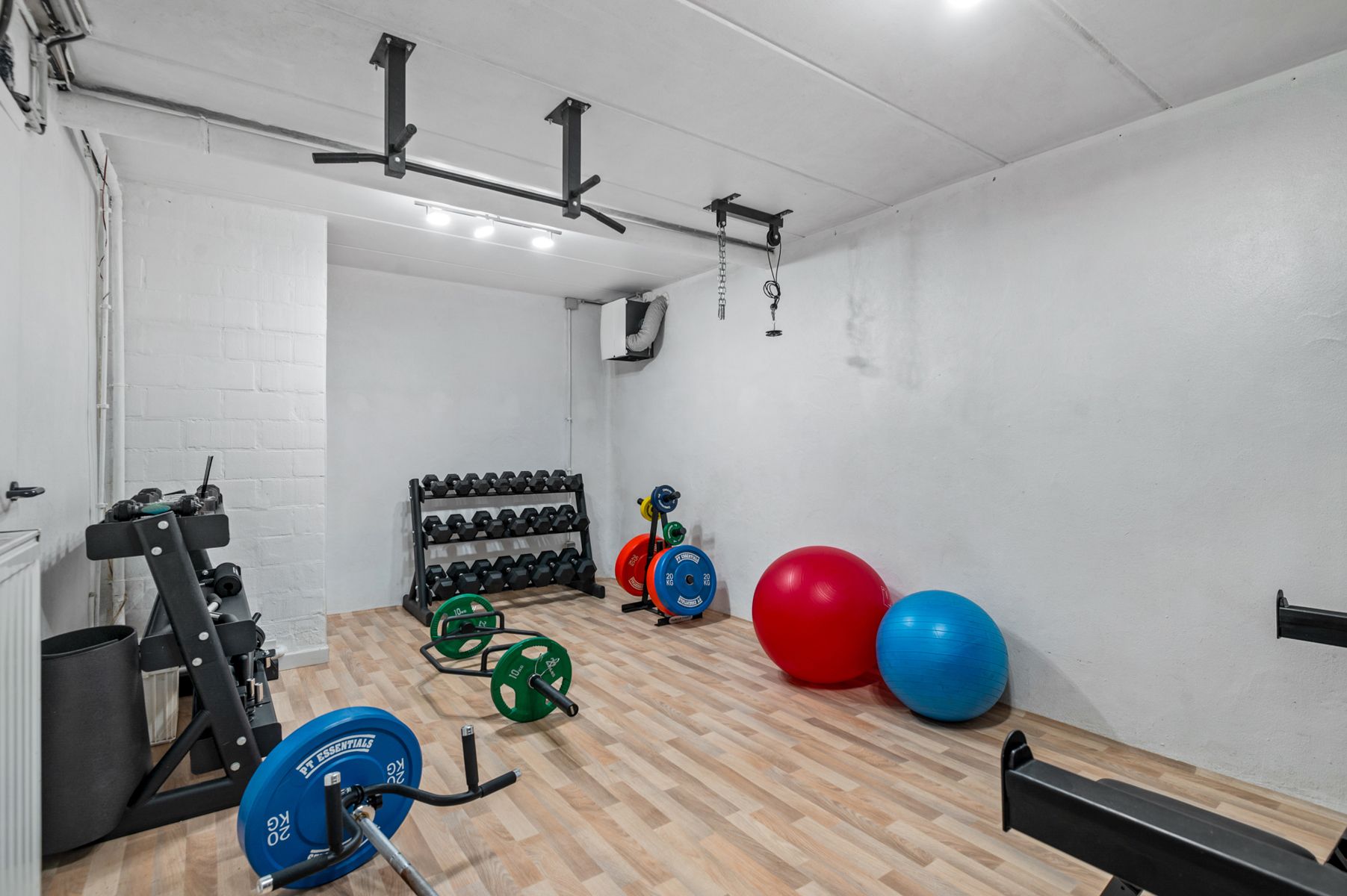 IN OPTIE - Energiezuinige villa met zwembad in een doodlopende straat. foto 25