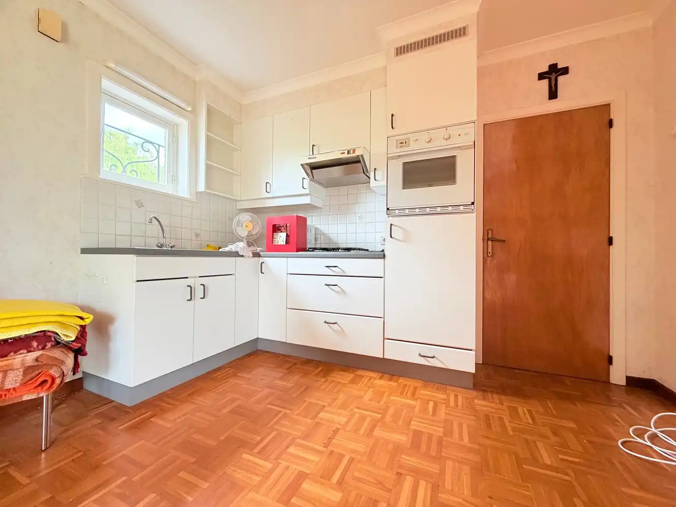 Op te frissen alleenstaande woning met riante tuin foto 3