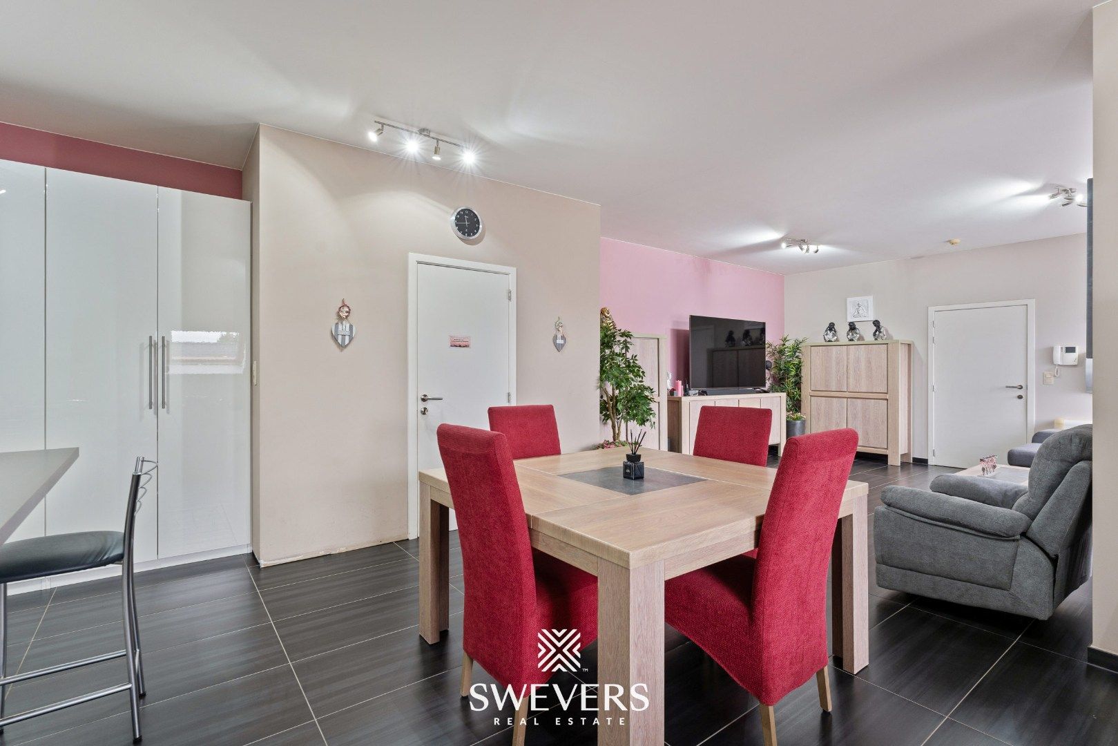 Ruim appartement van 134m² met groot terras te Zonhoven foto 8