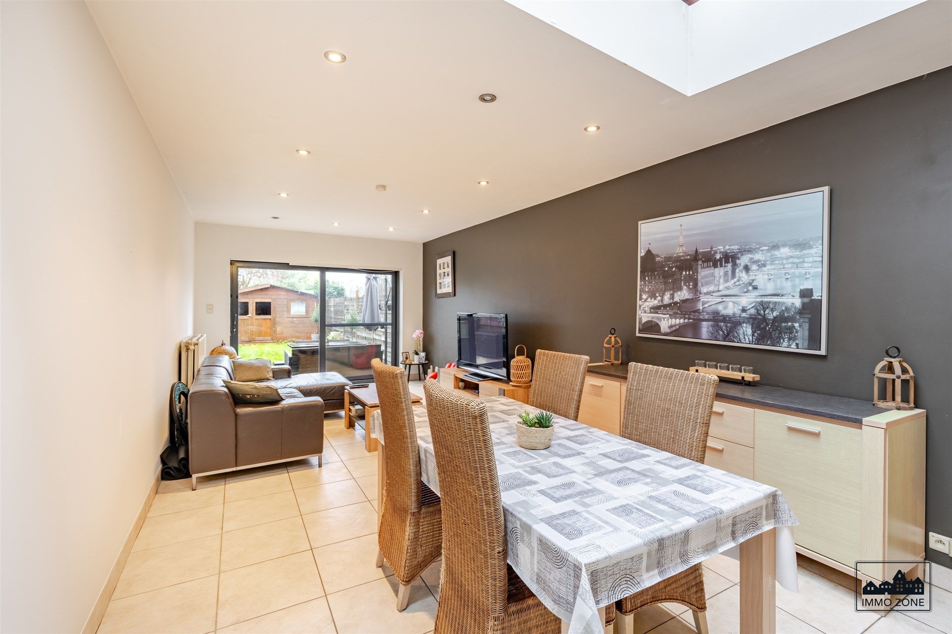 Op te frissen woning met tuin en ruime zolder foto 3