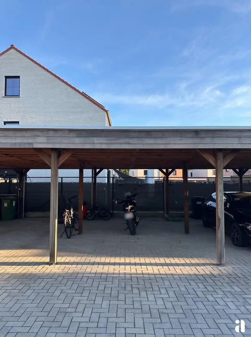 Waar licht, comfort, ruimte en een vaste carport samenkomen! foto 13