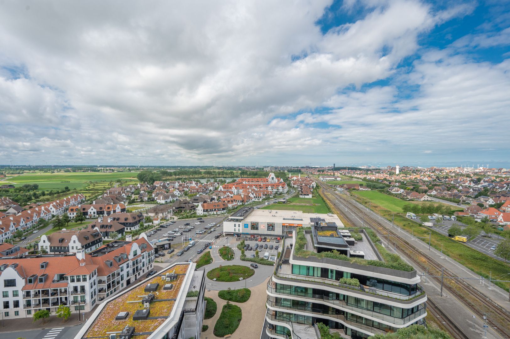 Majestueus hoekappartement met een panoramisch uitzicht in de felbegeerde residentie The Tower foto 24