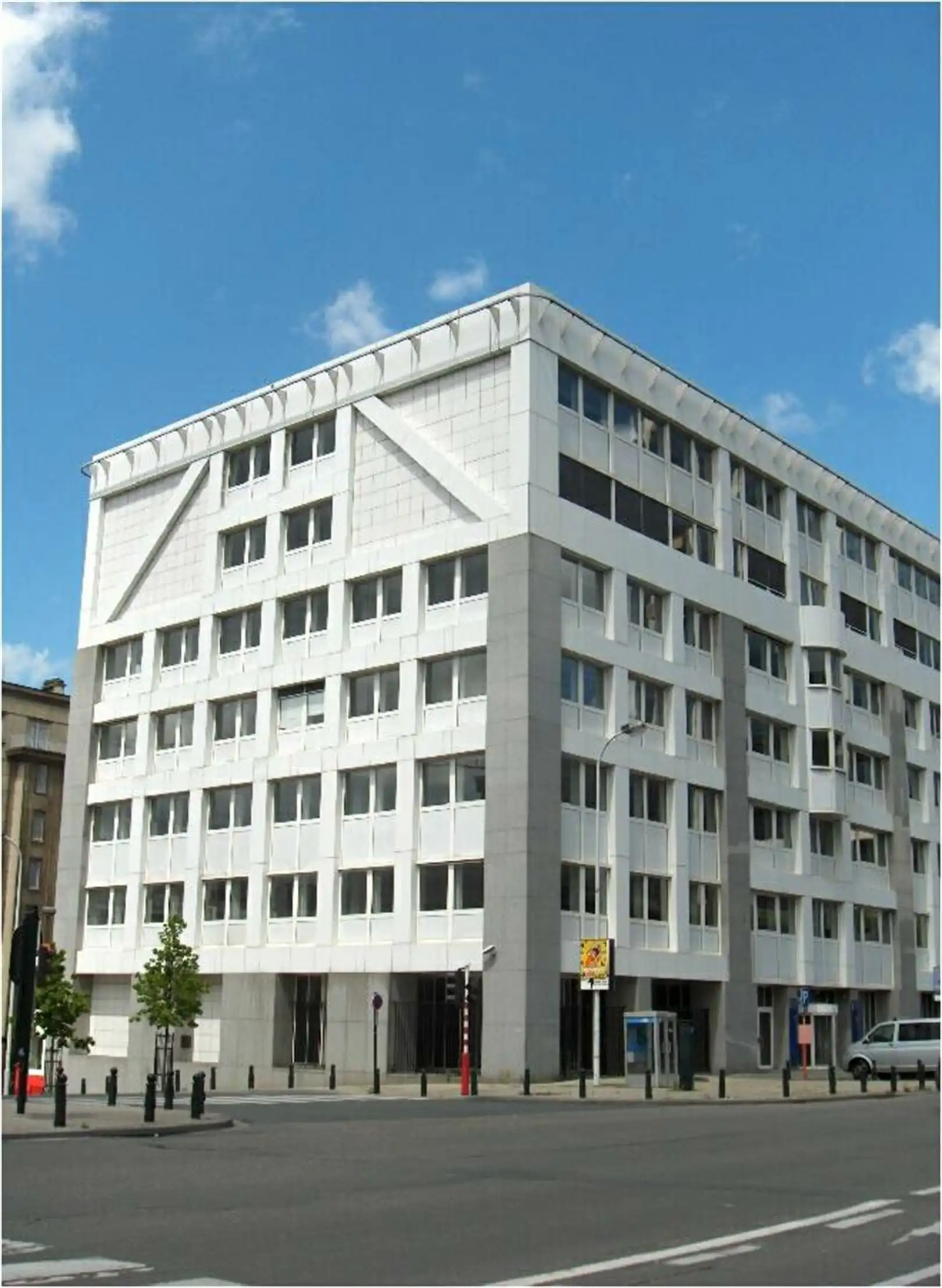 MEIBOOM: kantoor te huur vanaf 290 m² foto {{pictureIndex}}