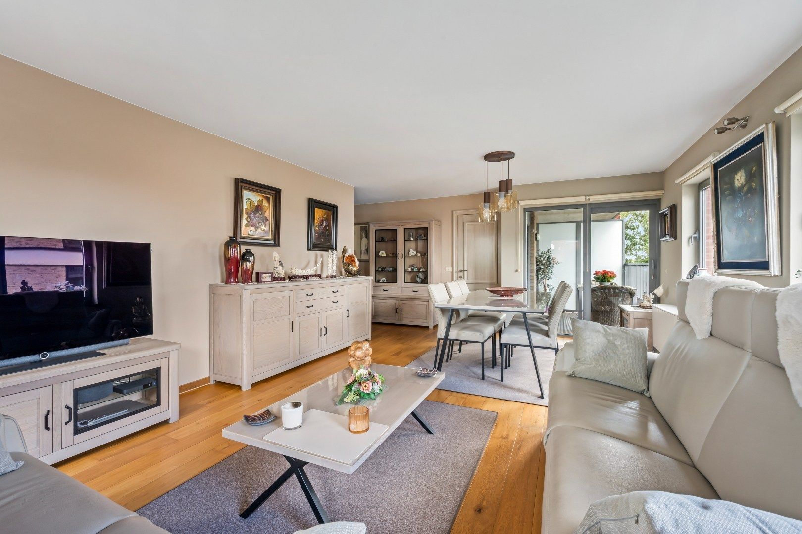 Prachtig appartement met 2 slaapkamers en 2 terrassen. foto 4