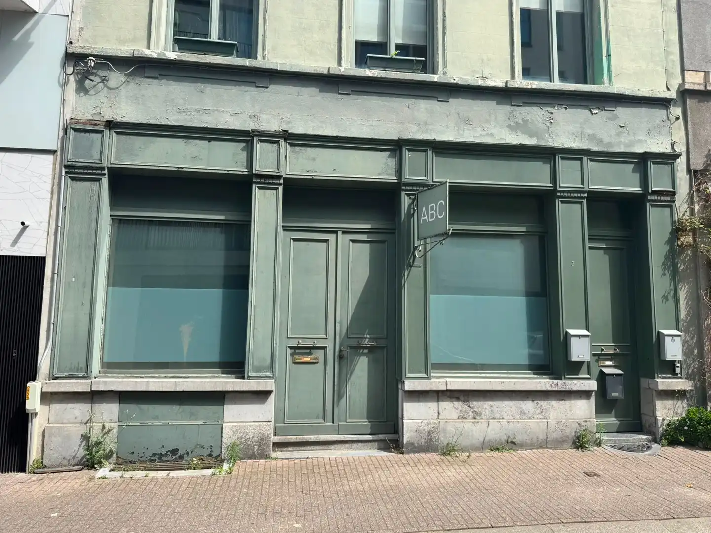 Karaktervol kantoor-/commercieel gelijkvloers op een unieke toplocatie in hartje Antwerpen foto 2