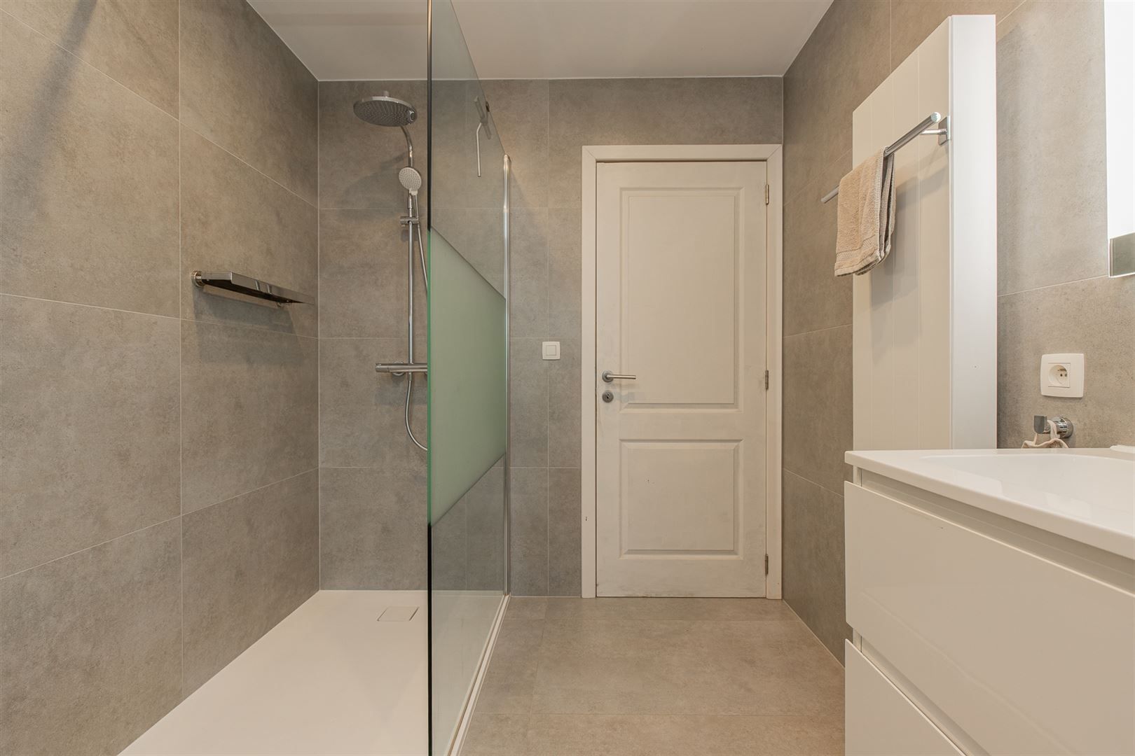 Instapklare woning met mooie tuin te Puurs/Liezele! foto 5