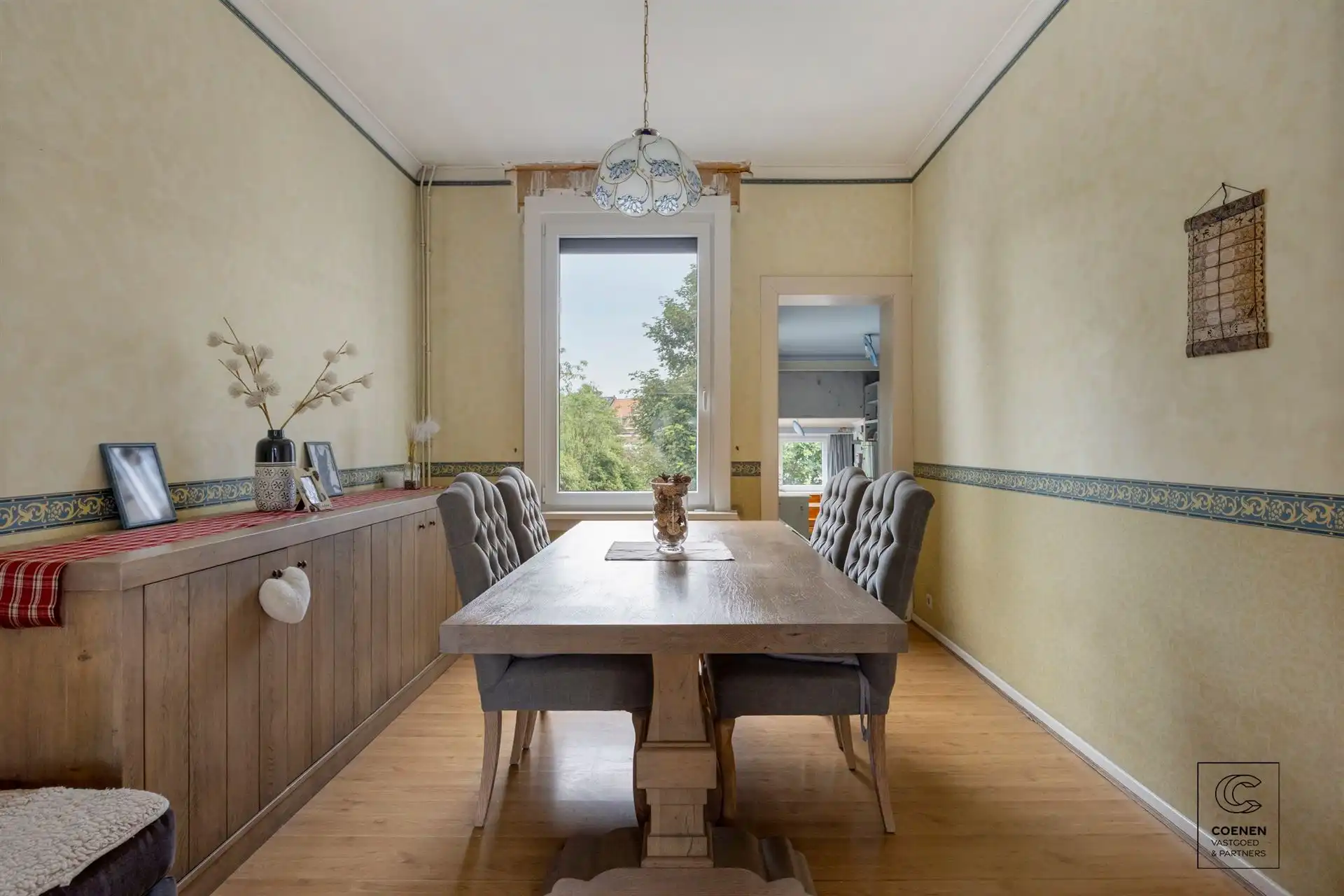 Te renoveren rijwoning van 187 m², twee slpk en ruime tuin! foto 6