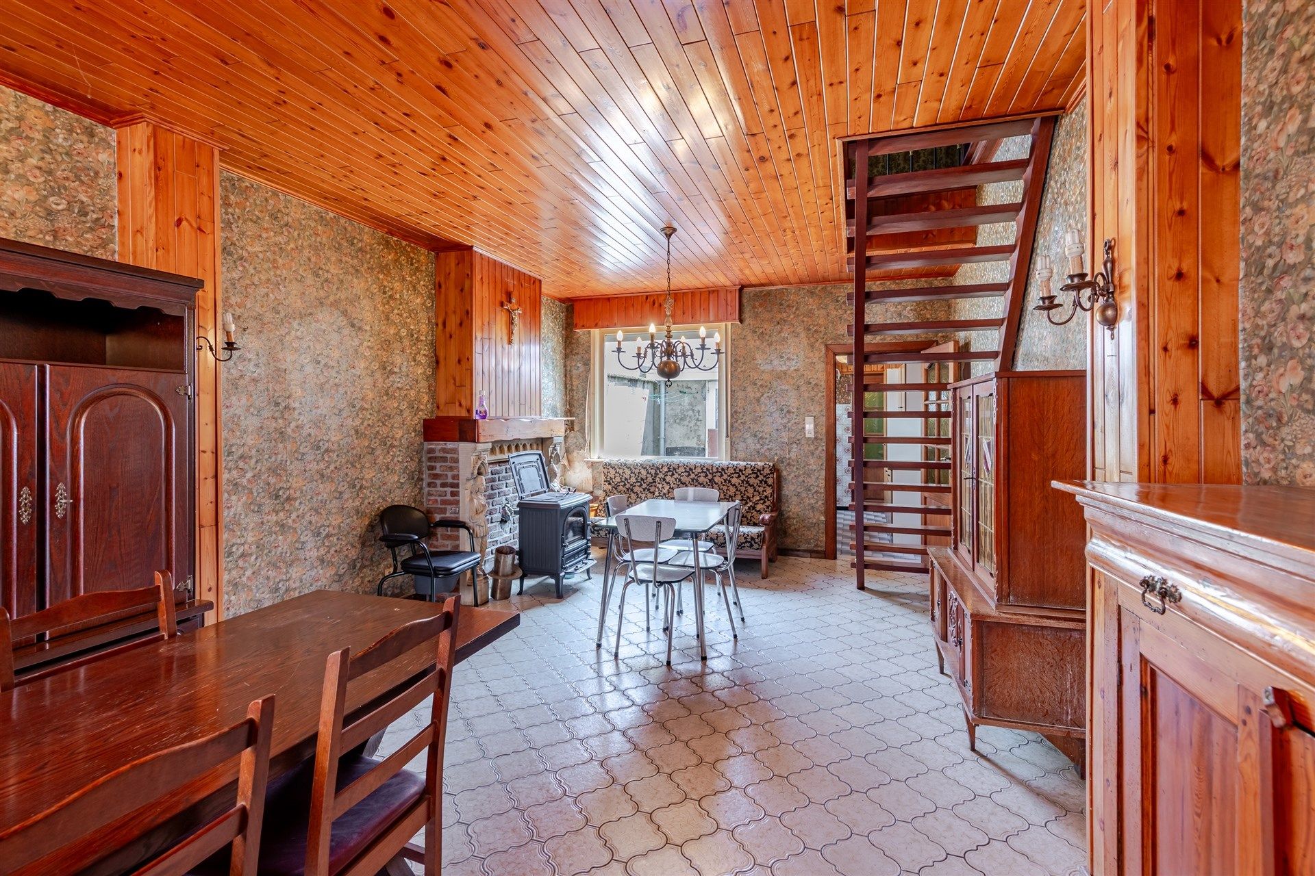 Te renoveren woning met potentieel foto 2