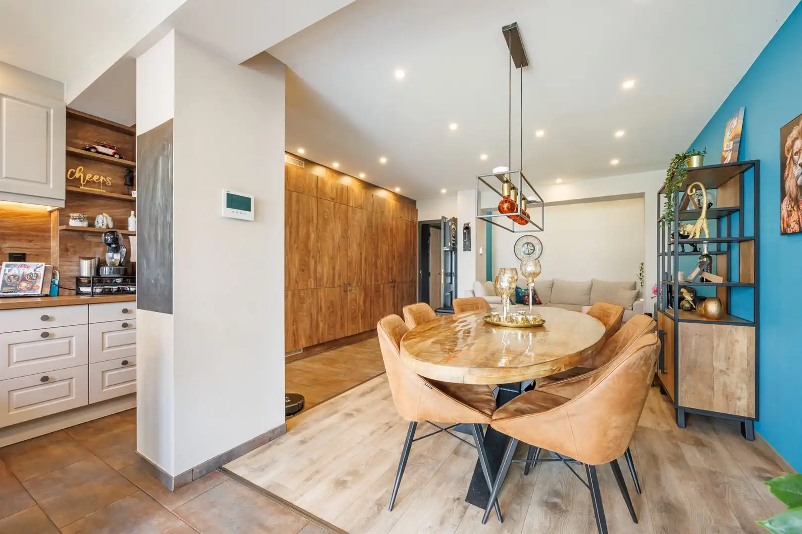 Ruim wonen in Tuinwijk met tuin, garage en vier slaapkamers foto 2