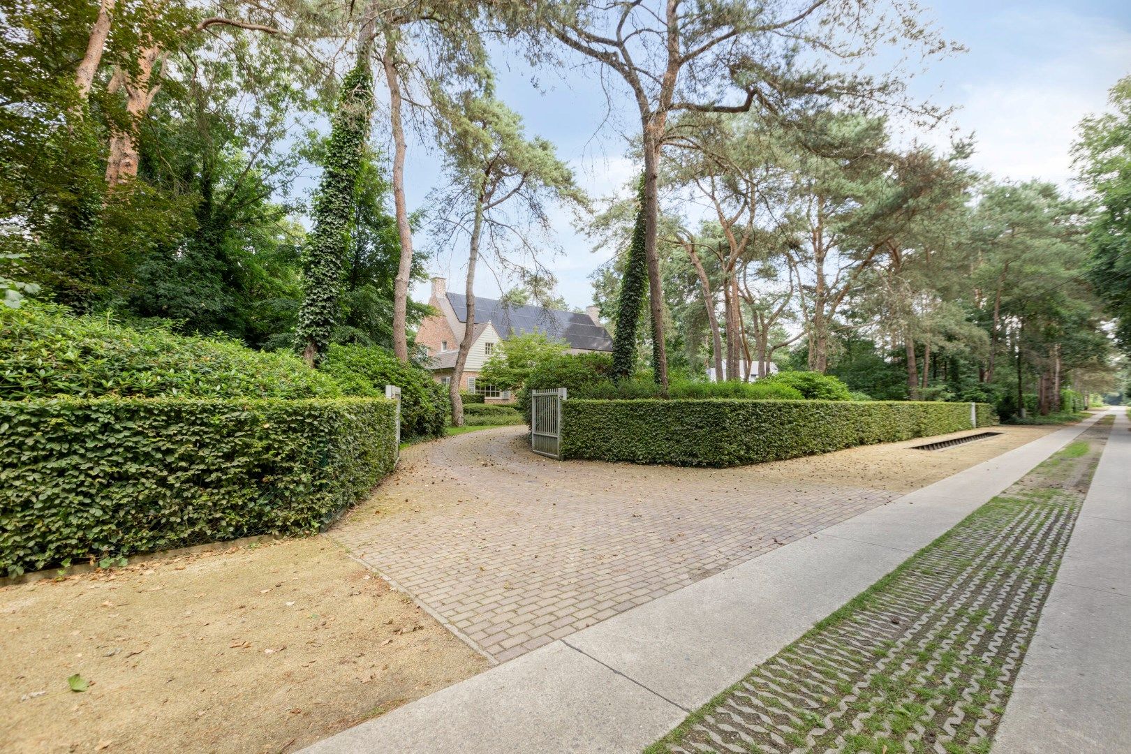 Prachtige villa met ruime tuin, zwembad en dubbele garage in Mol-Wezel ! foto 22