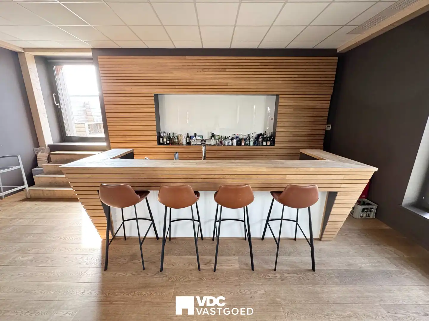 Representatief bedrijfscomplex met kantoren, dubbele industriehal, vergaderfaciliteiten, woongelegenheid en zonnepanelen foto 28