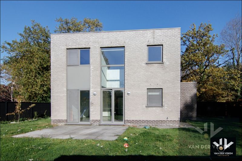 Moderne Gezinswoning aan de rand van de natuur foto 26