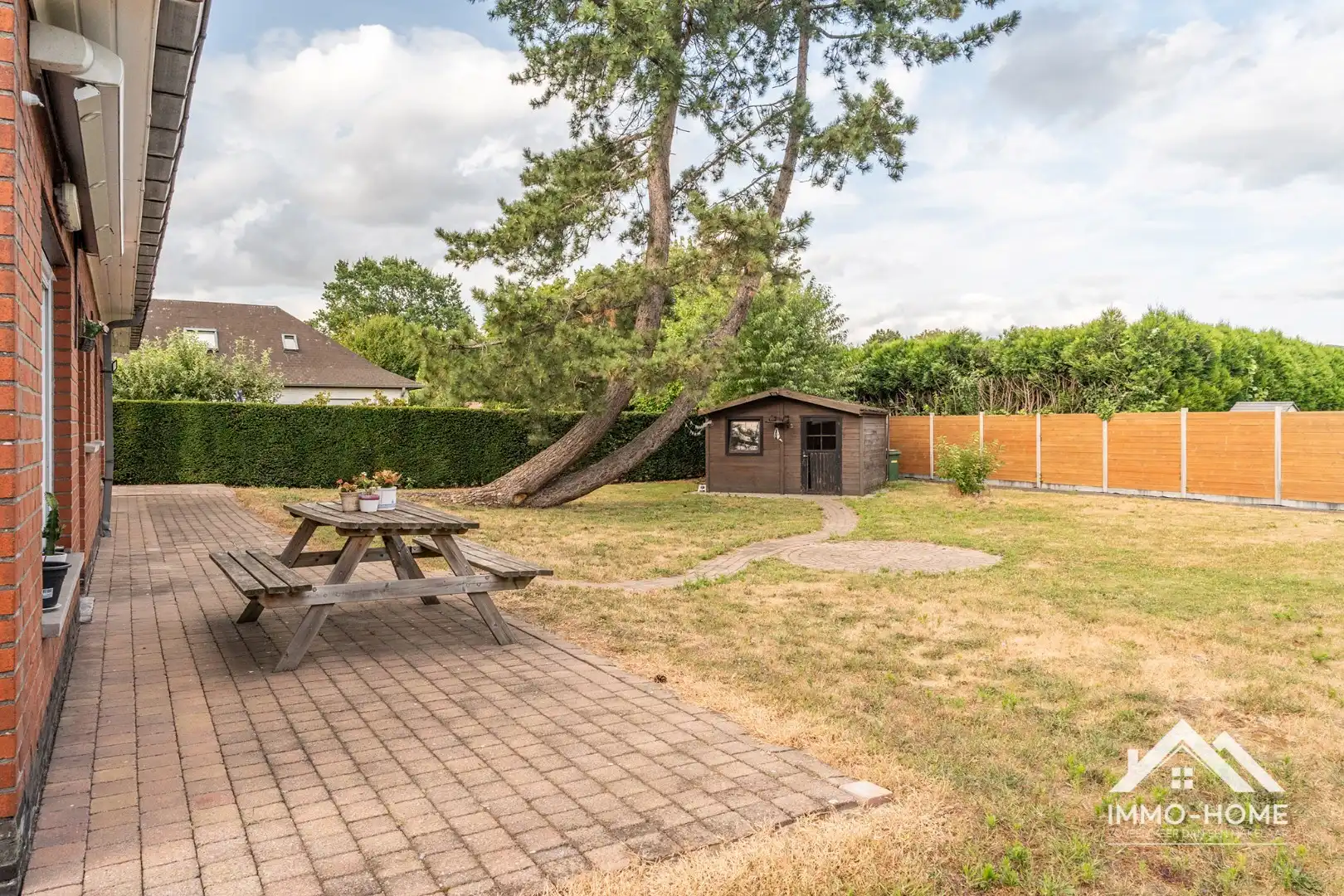 Vrijstaande bungalow met een ruime grond op een topligging!  foto 4