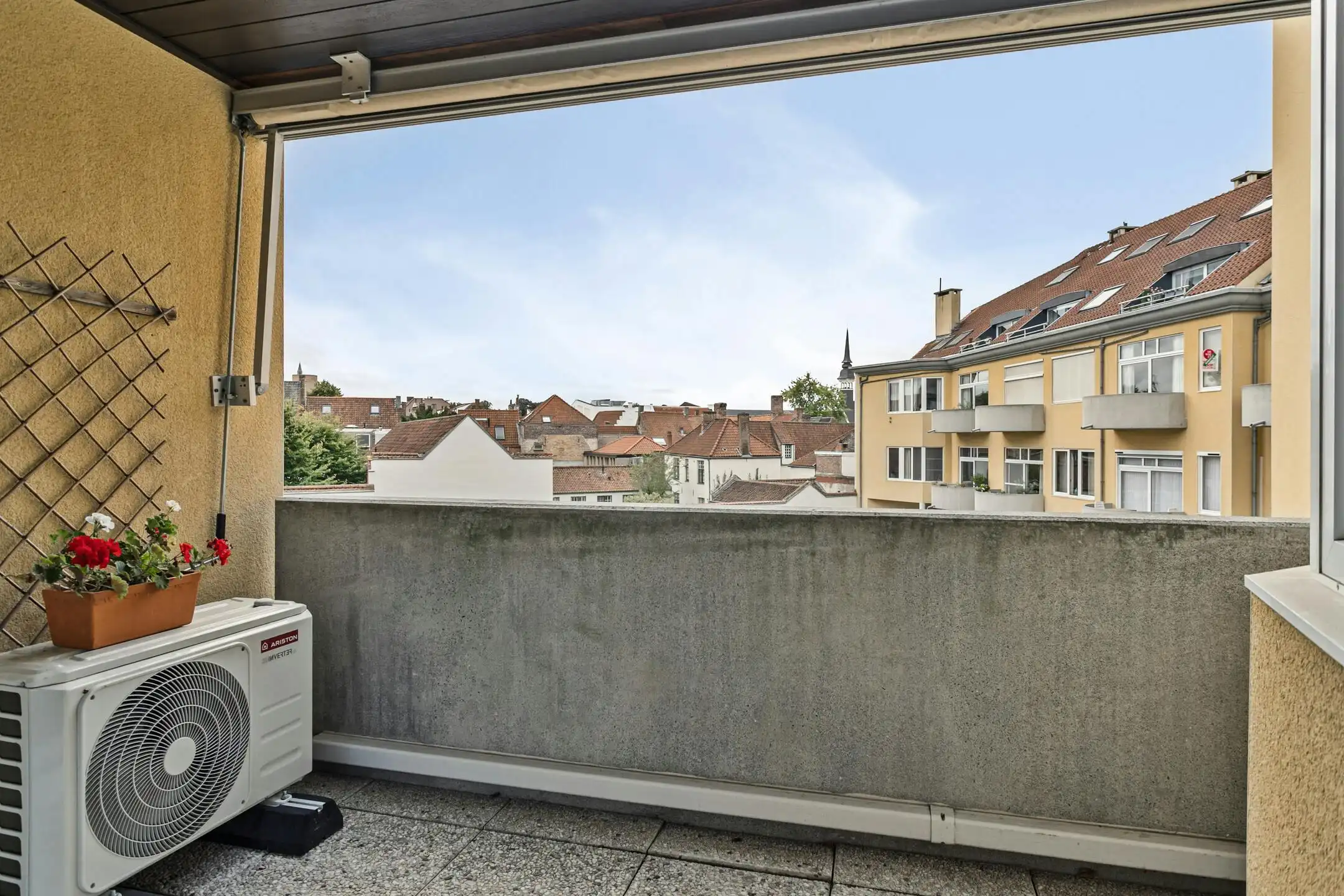 Lichtrijk 2 slaapkamer appartement te koop in Brugge centrum foto 11