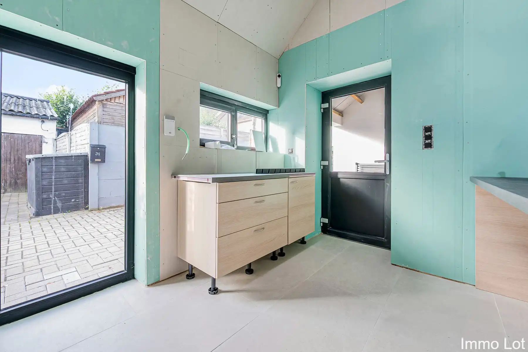 Knap gerenoveerde woning met terras foto 7