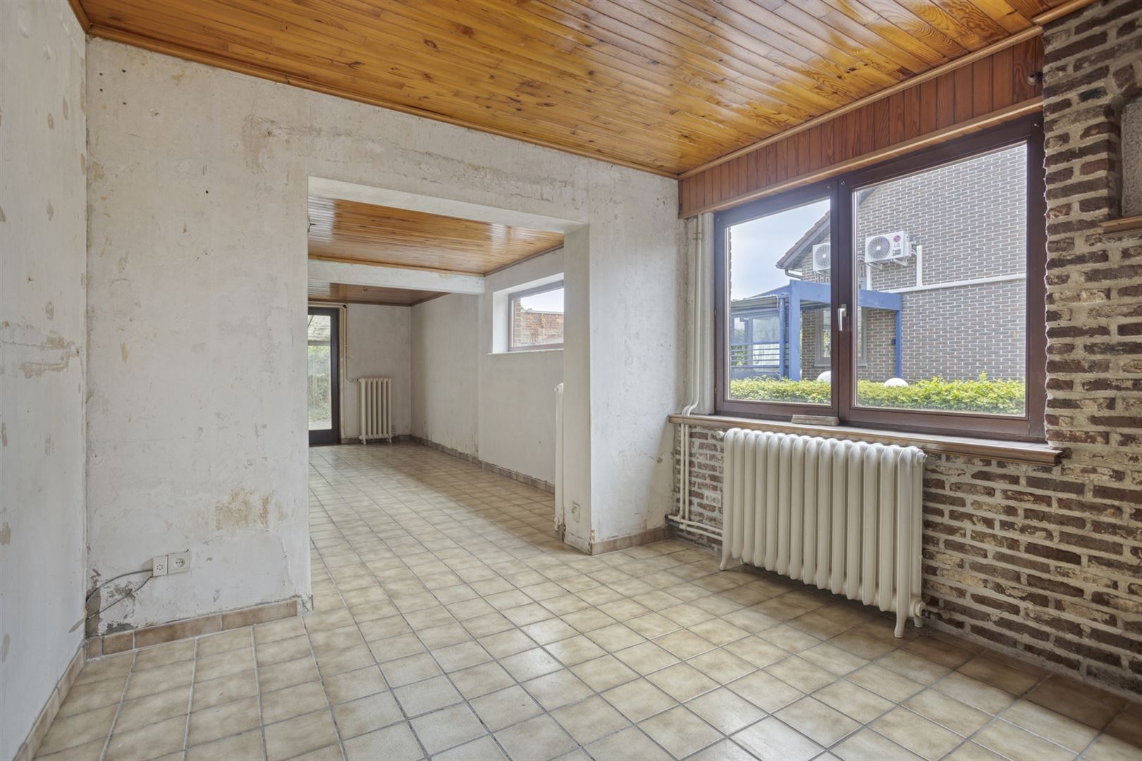 TE KOOP: Te renoveren woning op een perceel van 11a33ca! foto 6