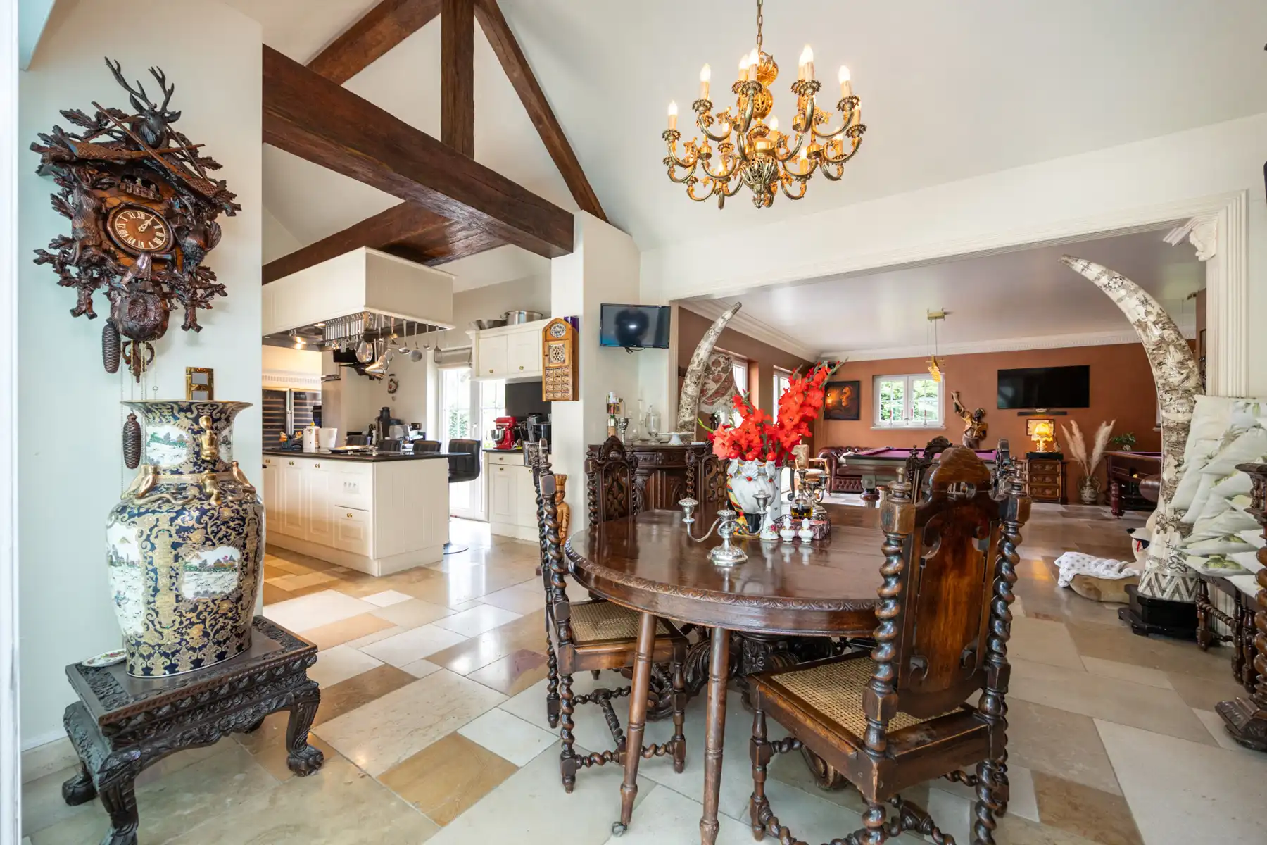 Exclusieve laagbouwvilla met binnen-en buitenzwembad foto 8