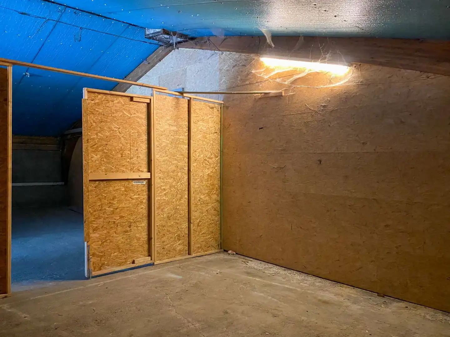 Diverse opslagplaatsen (boxen van 25m2) nabij het centrum van Diksmuide foto 9