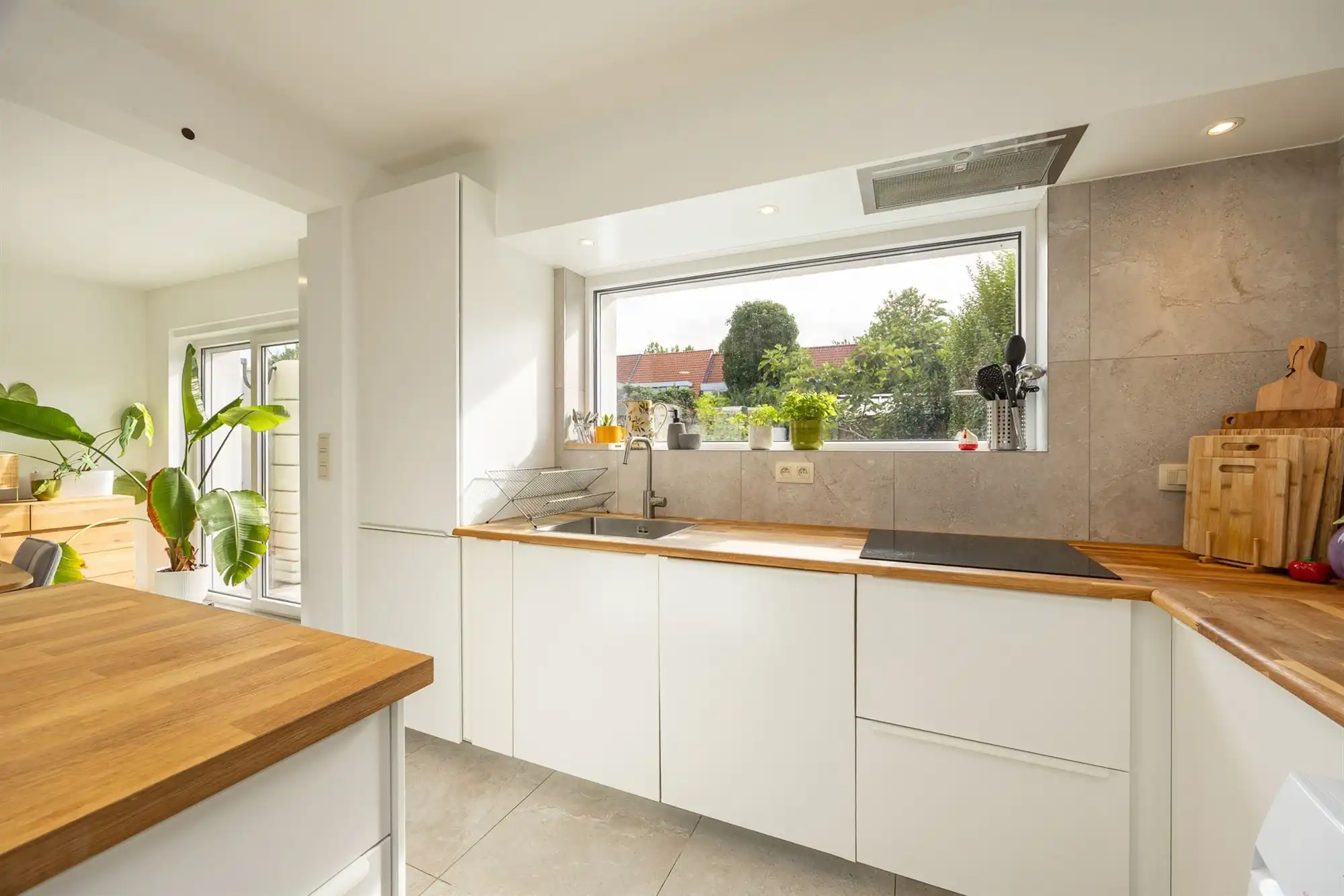 Instapklaar huis met drie slaapkamers en tuin  foto 8