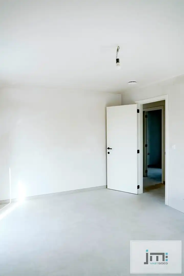 Penthouse met carport en buitenberging foto 11