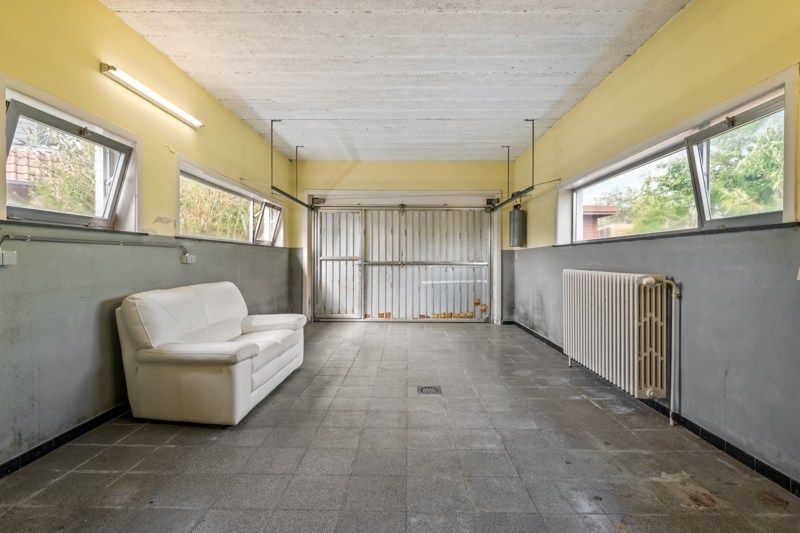 Ruime te renoveren bungalow met veel potentieel en inpandige garage foto 9
