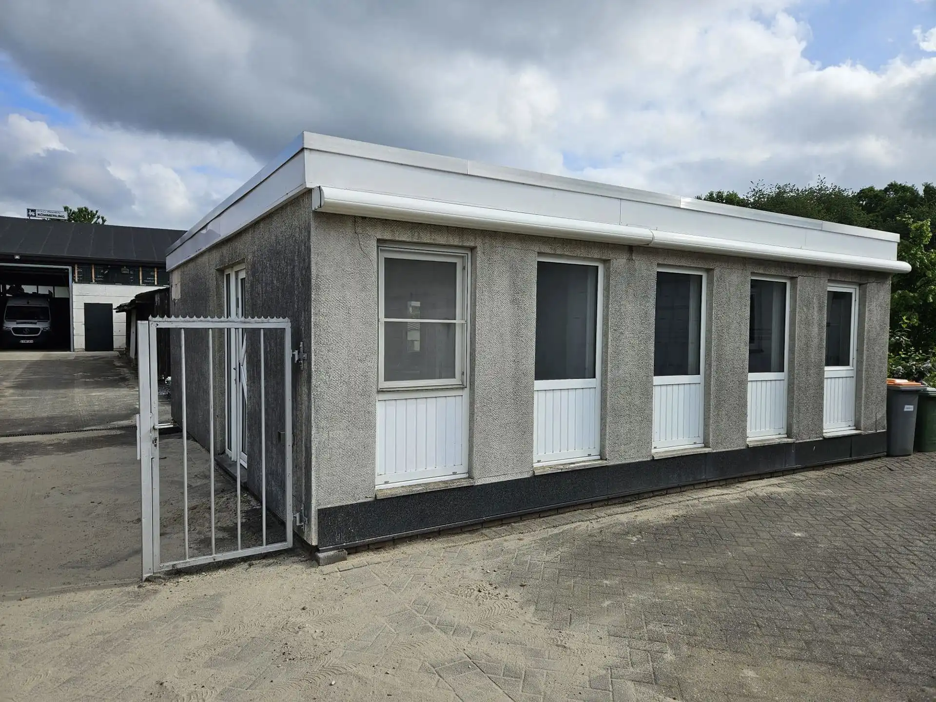 TE HUUR Oudsbergen - magazijn/werkplaats van 293m² foto 7