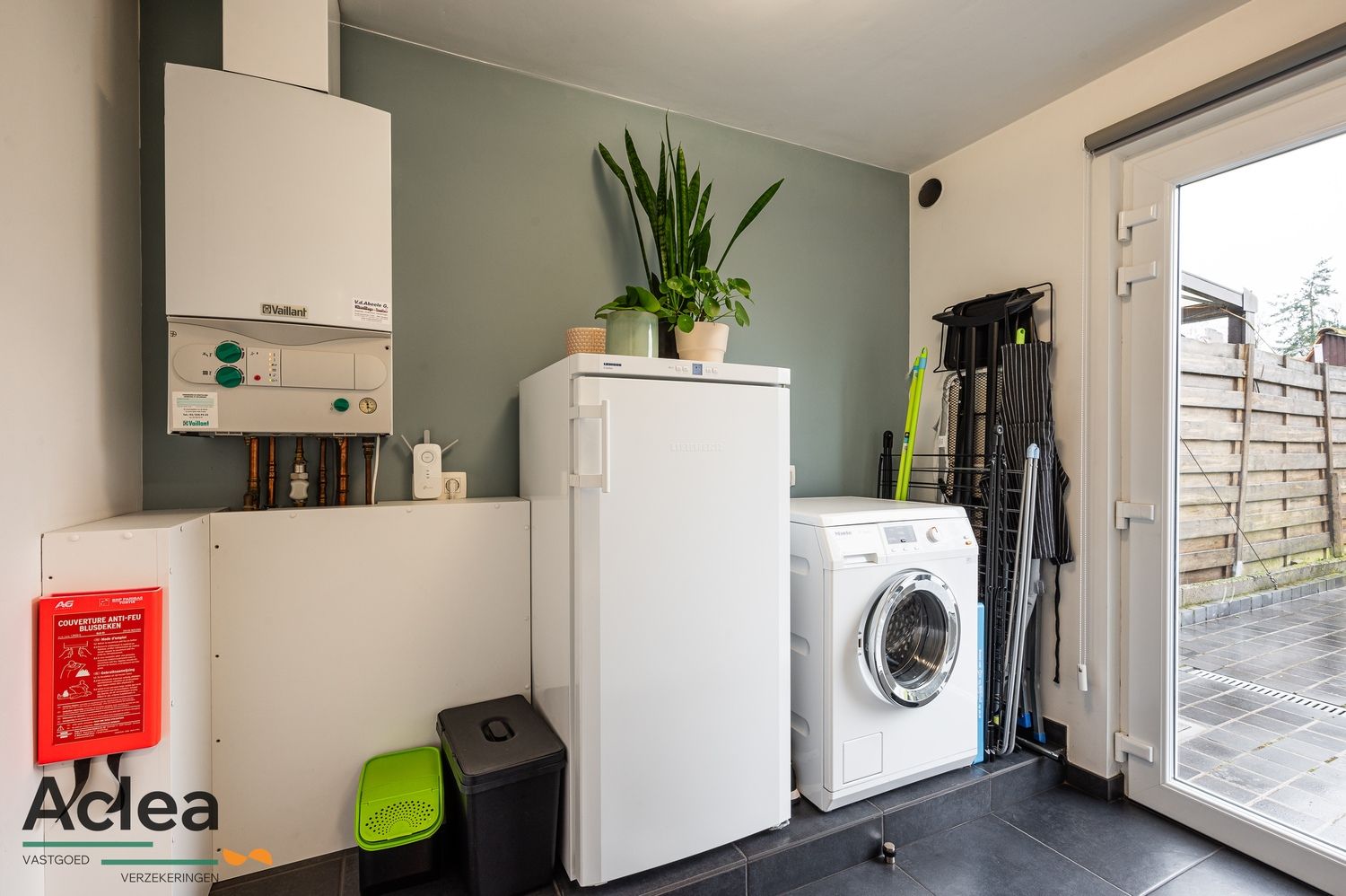 Instapklare starterswoning met tuin en garage in Eeklo foto 16