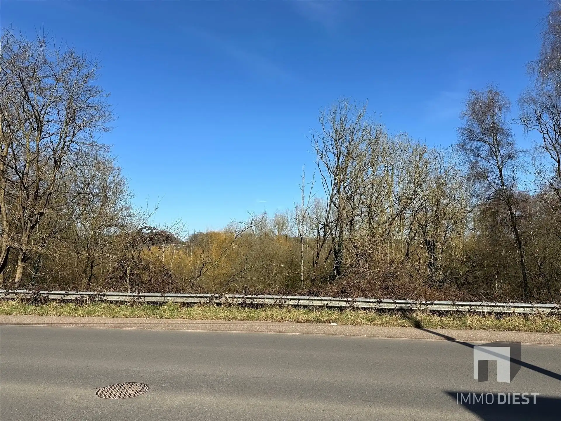 Woning met grote garage en stalling foto 50