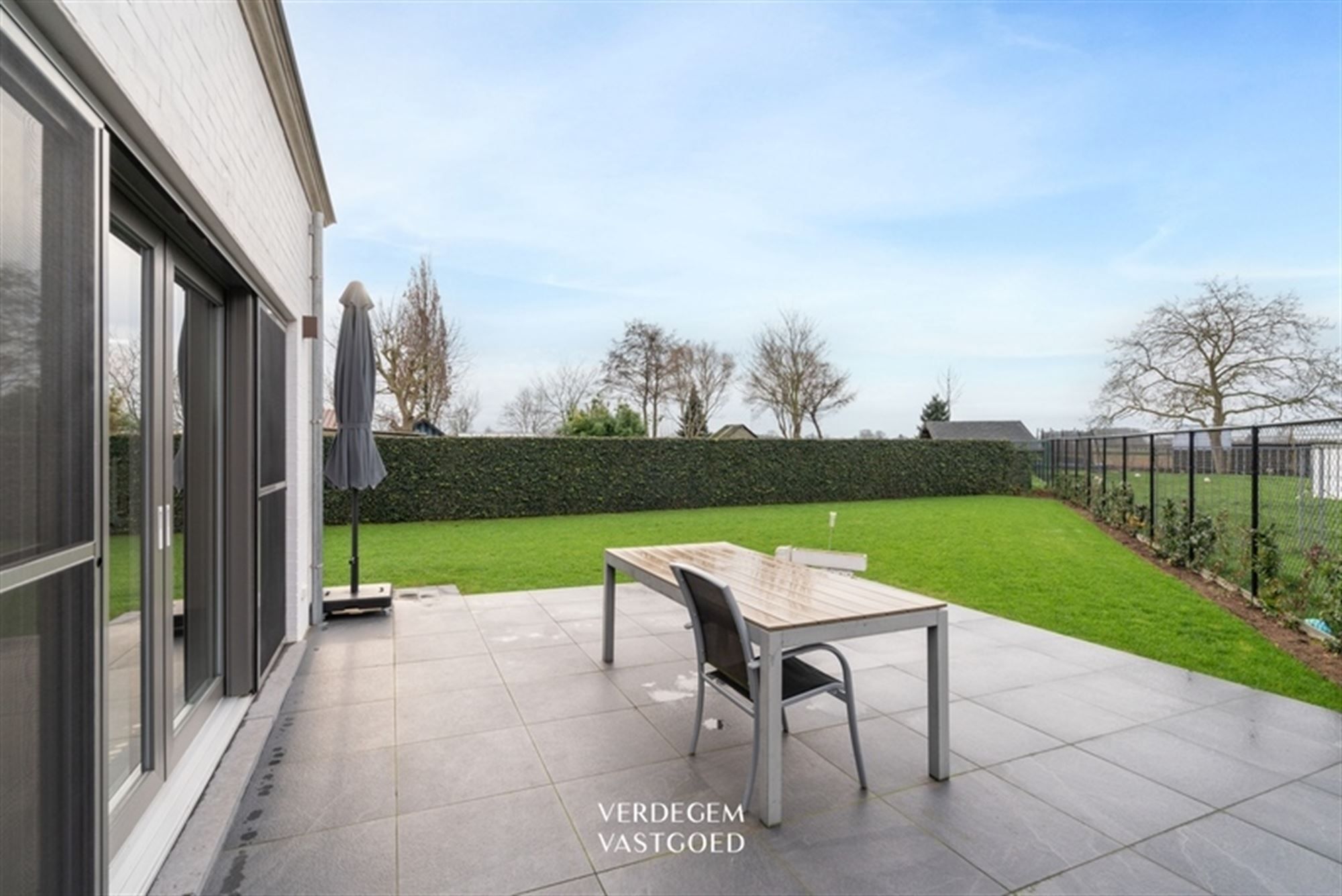 Charmante villa met 3 slaapkamers, garage en tuin op toplocatie foto 19